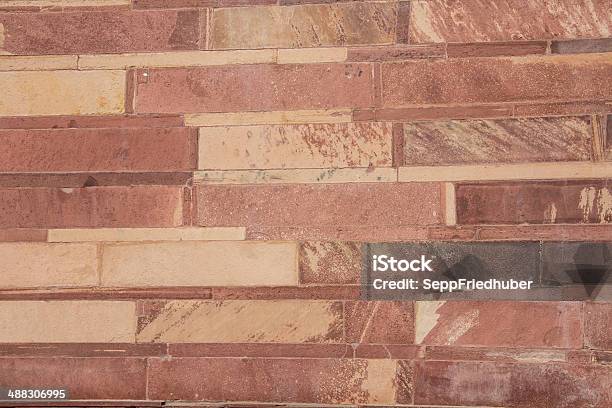 Parede De Vermelho Flagstone - Fotografias de stock e mais imagens de Colorido - Colorido, Criação humana, Espaço para Texto