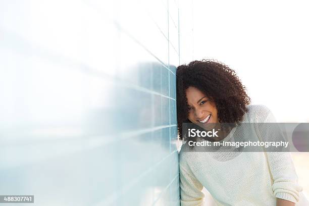 Schöne Schwarze Frau Lachen Stockfoto und mehr Bilder von Afrikanischer Abstammung - Afrikanischer Abstammung, Afro-amerikanischer Herkunft, Attraktive Frau