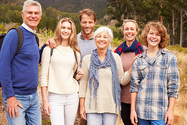 multi-generationen-familie, im freien portrait im wald - family grandmother multi generation family nature stock-fotos und bilder