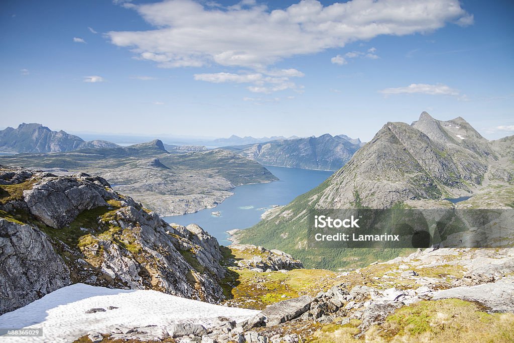 Фиорд и горы на севере Норвегия - Стоковые фото Без людей роялти-фри