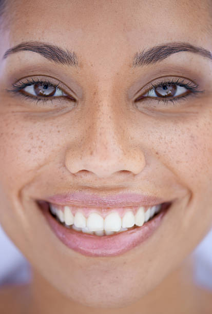 deslumbrante pele - healthy gums fotos imagens e fotografias de stock