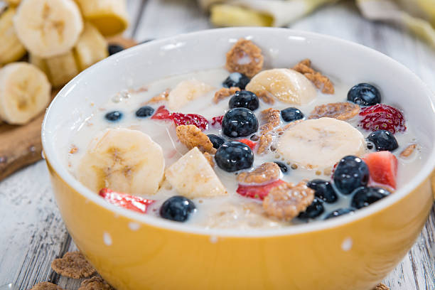istock Wholemeal Cornflakes with fresh Fruits 488389010
