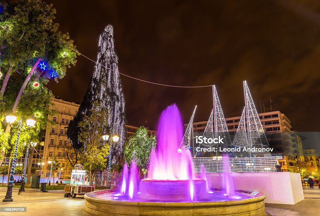 Fuente en plaza syntagama en Atenas, en la víspera del Año Nuevo - Foto de stock de Grecia - Europa del sur libre de derechos