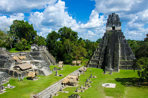 as ruínas de tikal e pirâmides - national park tribal - fotografias e filmes do acervo