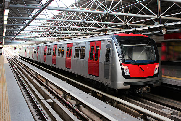 Metropolitana treno alla stazione della metropolitana - foto stock