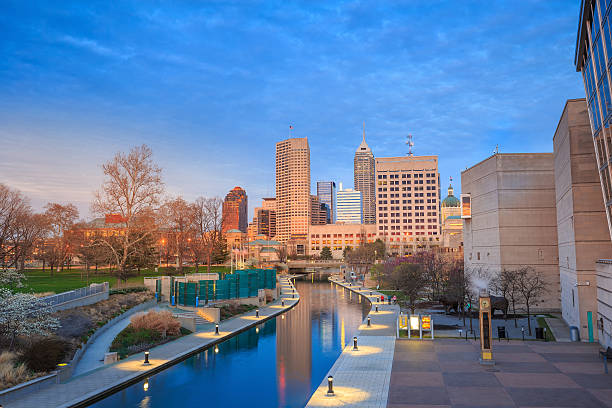 estação do centro da cidade de indianapolis horizonte - indianapolis skyline cityscape indiana imagens e fotografias de stock