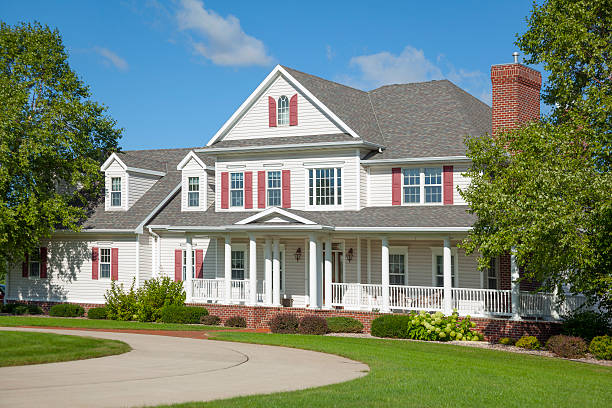 istock Beautiful country mansion home with circular drive. 488428122