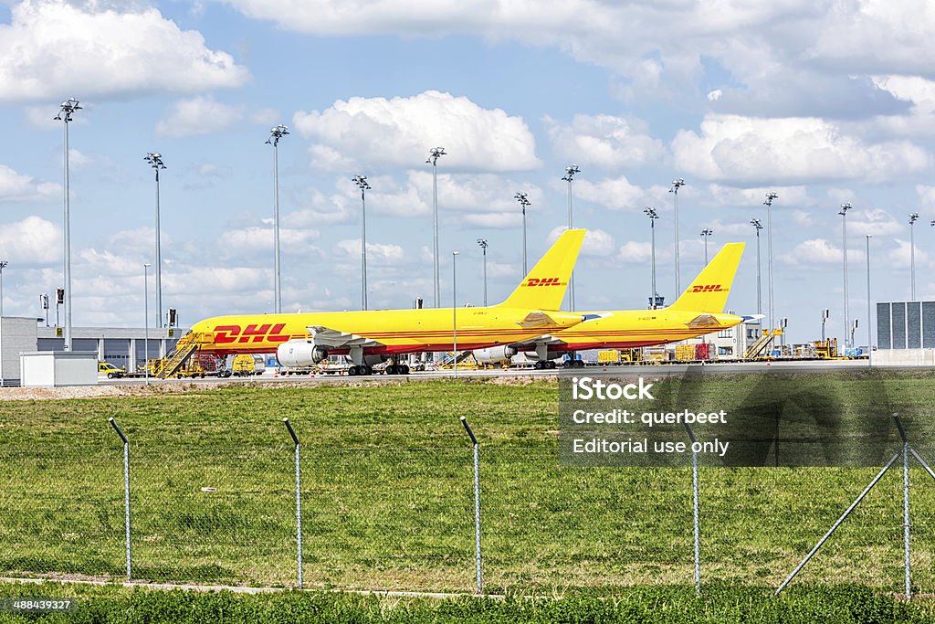 DHL aviões no aeroporto de Leipzig - Foto de stock de Aeroporto royalty-free