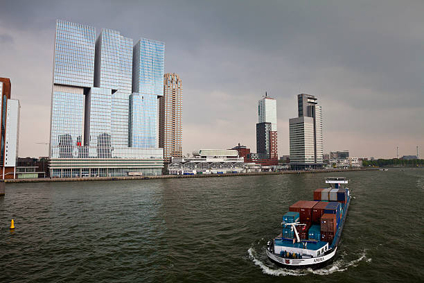 новая гавань города в роттердам, нидерланды - harbor editorial industrial ship container ship стоковые фото и изображения