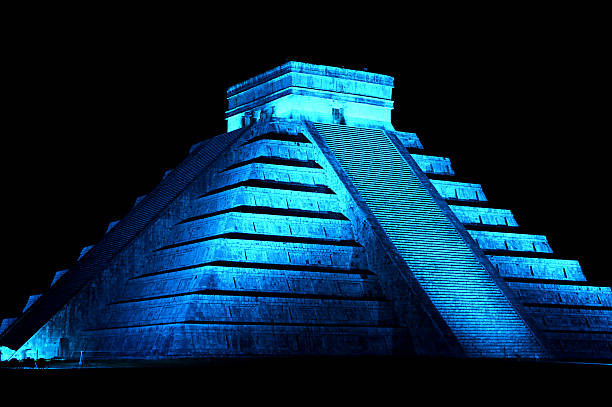 chichen itza - vestigial wing stock-fotos und bilder