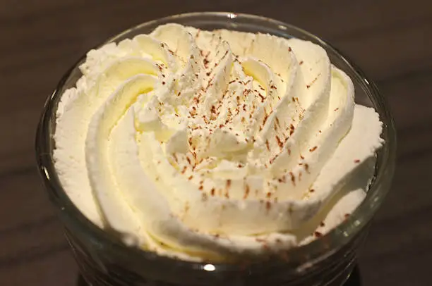 Whipped cream with chocolate powder