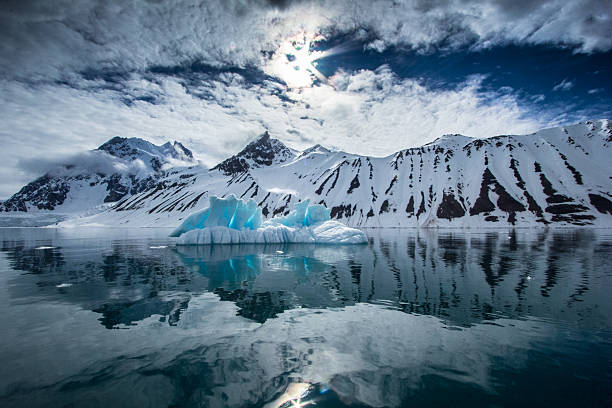 arctic primavera en south spitsbergen. - svalbard islands fotografías e imágenes de stock