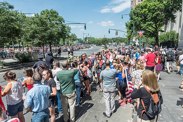 feier der us women's world cup-gewinner in new york - football police officer crowd stock-fotos und bilder