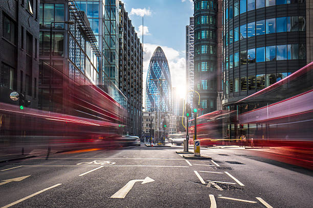 ロンドンの金融街 - 交通輸送 写真 ストックフォトと画像