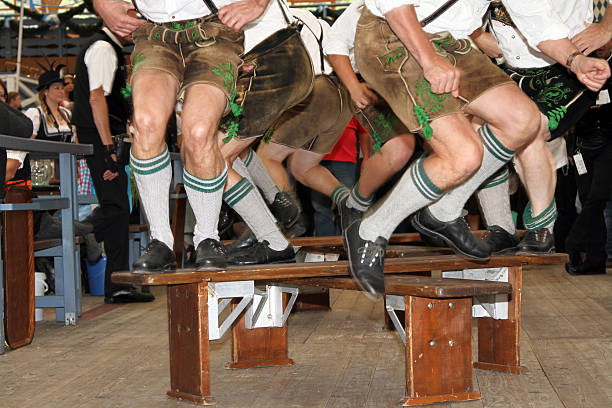октоберфест schottenhamel - german culture oktoberfest dancing lederhosen стоковые фото и изображения