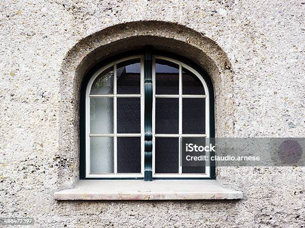 Vecchio Windows Immagine A Colori - Fotografie stock e altre immagini di Ambientazione esterna - Ambientazione esterna, Arco - Architettura, Chiuso