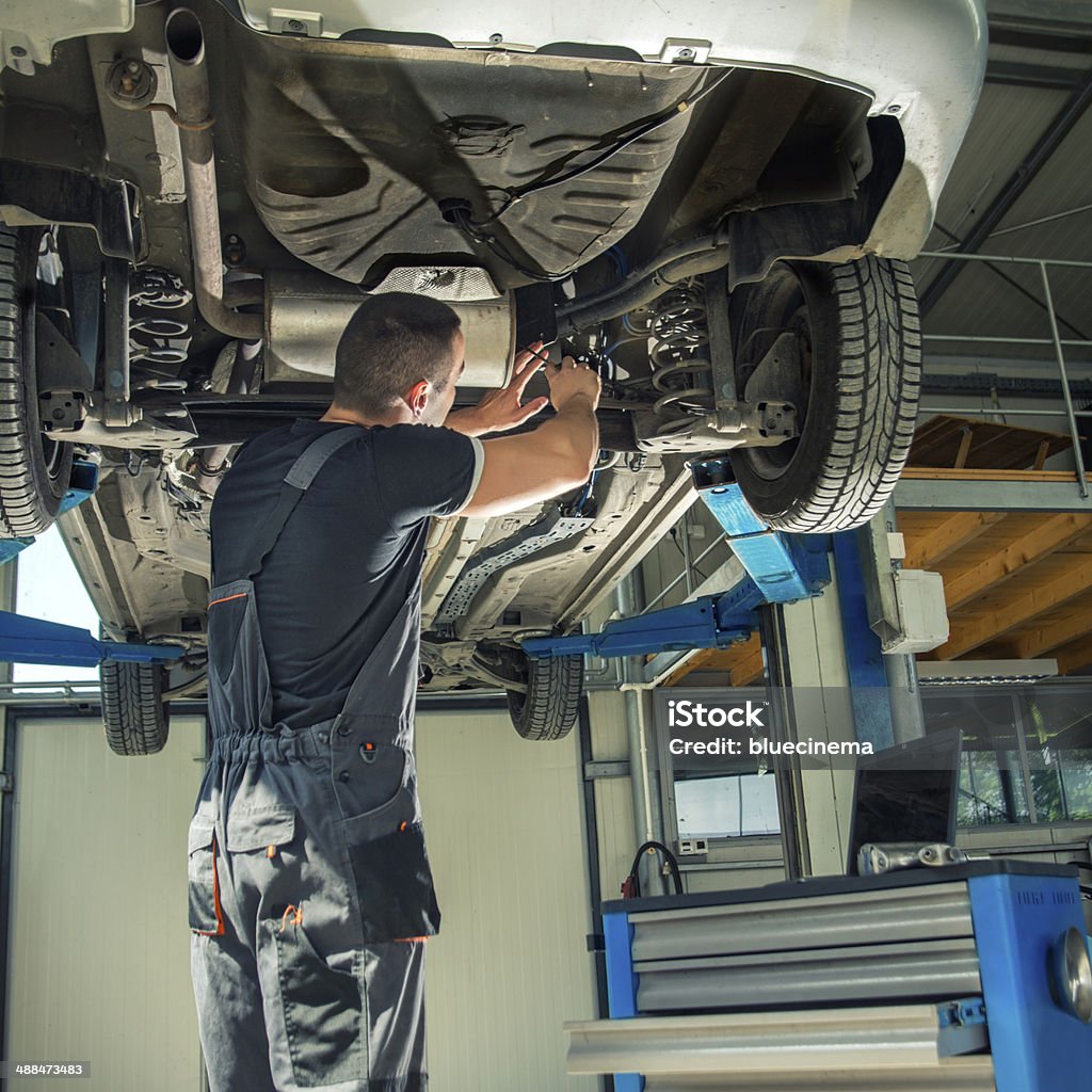 Reparador de trabajo - Foto de stock de Mecánico de coches libre de derechos