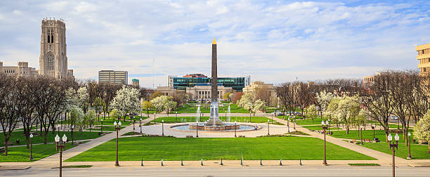 인디애나에 veterans memorial plaza - veterans memorial plaza 뉴스 사진 이미지
