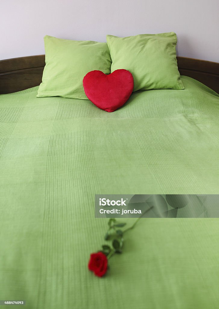 Romántico CAMA - Foto de stock de Almohada libre de derechos