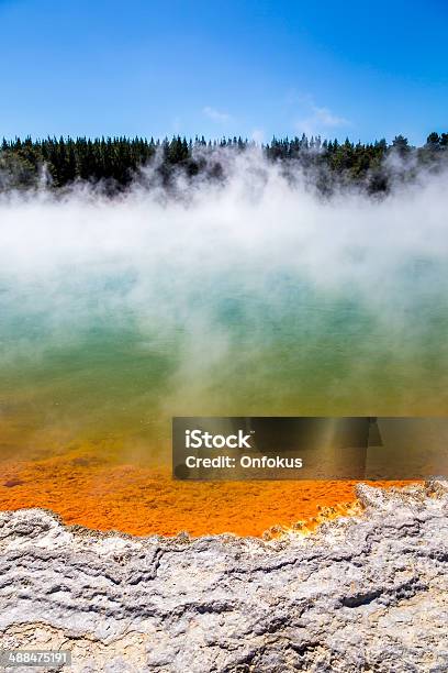 Vapore Acqua In Piscina Champagne Rotorua Riserva Termale Waiotapu - Fotografie stock e altre immagini di Nuova Zelanda