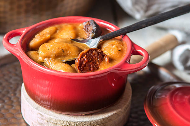 istock Plate with fabada asturiana, a typical spanish bean stew 488476578