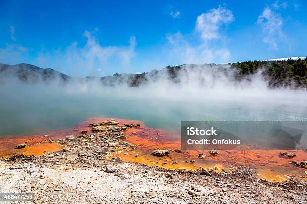 Llena De Agua En La Piscina Con Champán Reserva De Rotorua Térmico De Waiotapu Foto de stock y más banco de imágenes de Agua