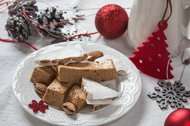 dulces para navidad - torrone fotografías e imágenes de stock