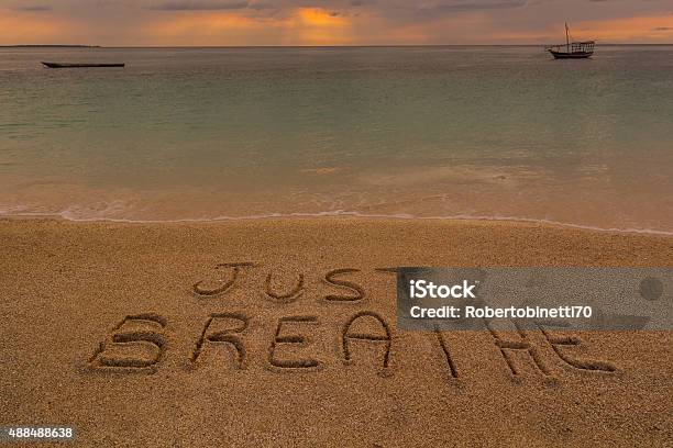 เพียงแค่หายใจคํา ภาพสต็อก - ดาวน์โหลดรูปภาพตอนนี้ - การฝึกหายใจ - การออกกําลังกายเพื่อการผ่อนคลาย, การผ่อนคลาย - มโนทัศน์, ลึก