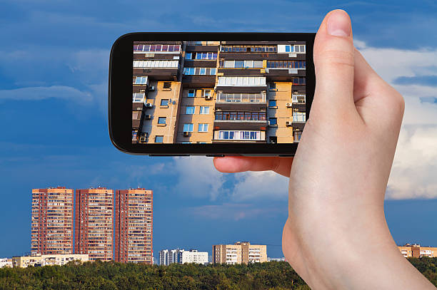 istock facade of modern house on smartphone 488500054