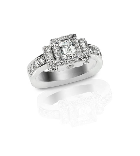 istock Beautiful diamond wedding engagment band ring solitaire with mul 488501267