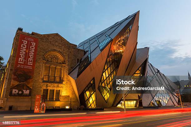 The Crystal In The Royal Ontario Museum Toronto Stock Photo - Download Image Now - Daniel Libeskind, Art Museum, Night