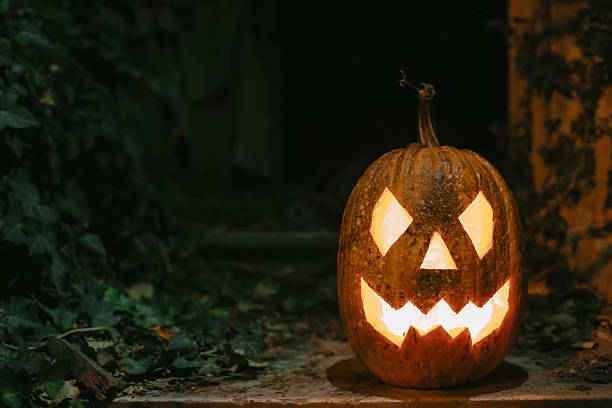 przerażające stary jack-o-lantern - photography close up side view halloween zdjęcia i obrazy z banku zdjęć