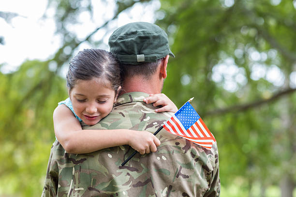 soldato unificato con sua figlia - young soldier foto e immagini stock