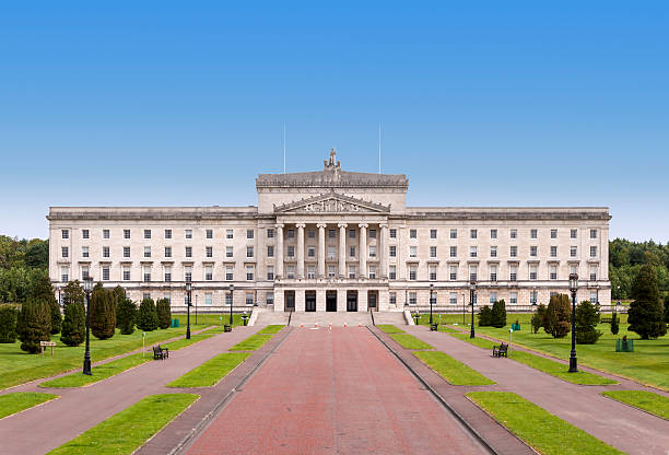 stormont-edificio del gobierno de irlanda del norte - northern ireland fotos fotografías e imágenes de stock