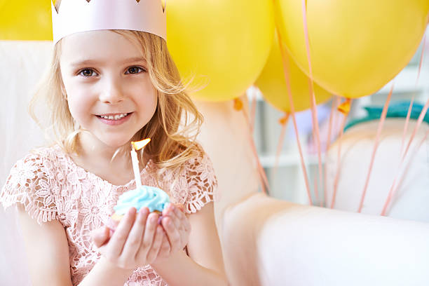istock Adorable girl's birthday 488523175