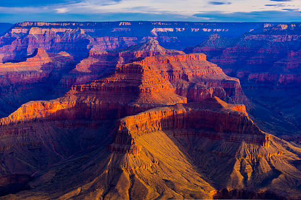 parc national du grand canyon en arizona, des couleurs du lever du soleil - arid climate travel destinations canyon dawn photos et images de collection