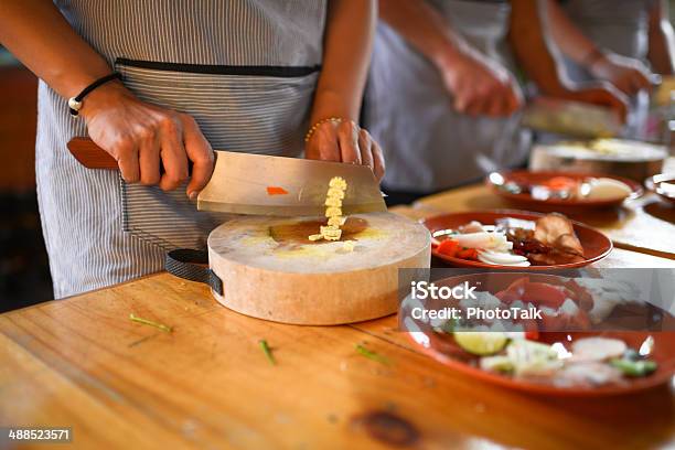 Foto de Escola De Culinária e mais fotos de stock de Cozinhar - Cozinhar, Aula de Culinária, Tailândia