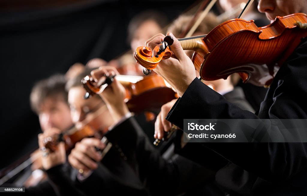 Orchester Abschnitt ersten Violine - Lizenzfrei Orchester Stock-Foto