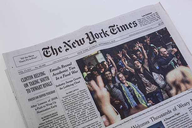 new york times periódico - newspaper the media paper newspaper headline fotografías e imágenes de stock