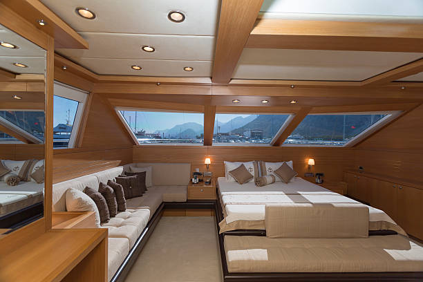 럭셔리 요트 내륙발, 요트 객실 - vehicle interior indoors inside of nautical vessel 뉴스 사진 이미지