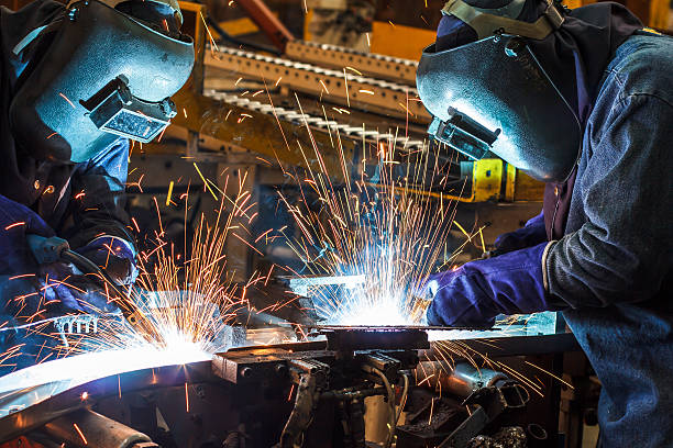 용접, sparks - industry welding welder manufacturing 뉴스 사진 이미지