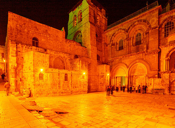 holy sepulchre собор ночью, иерусалим - jerusalem israeli culture israel night стоковые фото и изображения