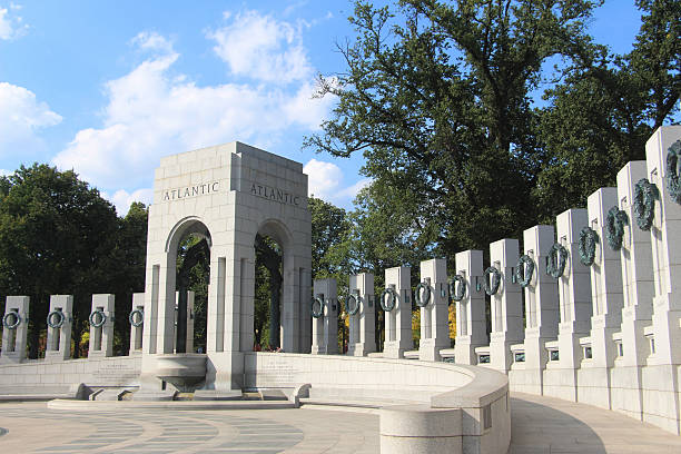 национальный мемориал второй мировой войны - the mall usa washington dc monument стоковые фото и изображения