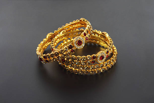 matrimonio oro bracciali - indian ethnicity indian culture jewelry gold foto e immagini stock