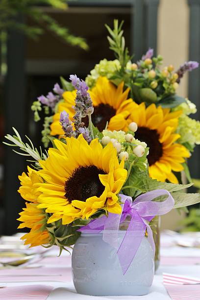 istock Objects: Sunflower flower arrangement 488548190