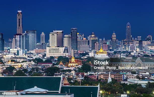 Horizonte Urbano Da Cidade Com Montanha Dourada Banguecoque Tailândia - Fotografias de stock e mais imagens de Alto - Descrição Física