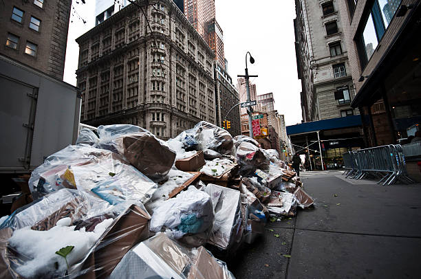 Garbage bags on the sidewalk in New York City, USA Piles of Trash left on the walkway in New York times square manhattan photos stock pictures, royalty-free photos & images