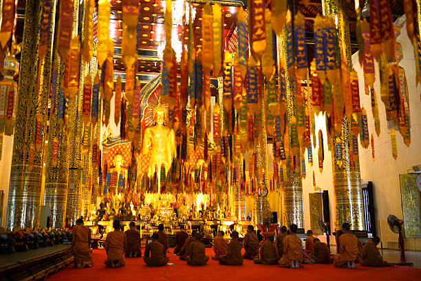 タイの寺院 - many colored prayer flags ストックフォトと画像