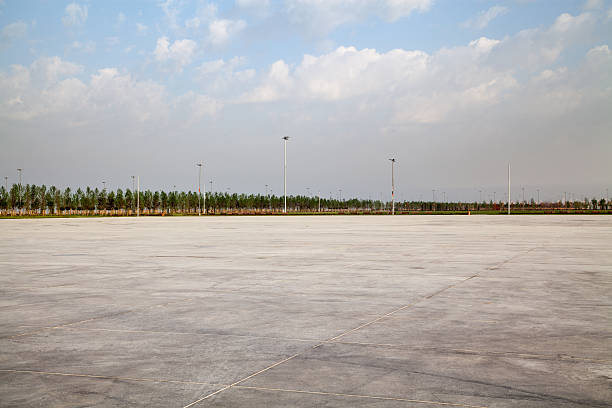 vazio grande área de concreto - vacant land - fotografias e filmes do acervo