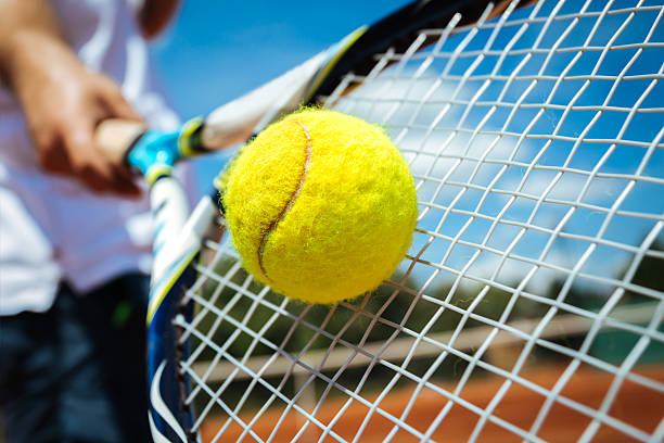 jogador de ténis - tennis tennis racket racket tennis ball imagens e fotografias de stock